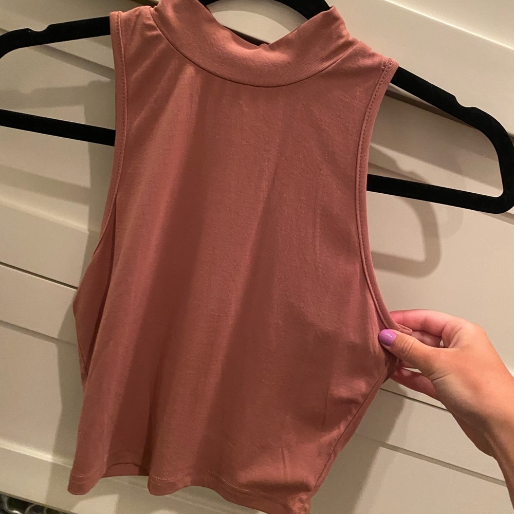 Crop top! - Picture 2 of 2